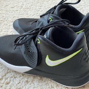 KIDS BOYS GIRLS KYRIE FLYTRAP III BASKETBALL ATHLETIC TRAINING GYM SHOES